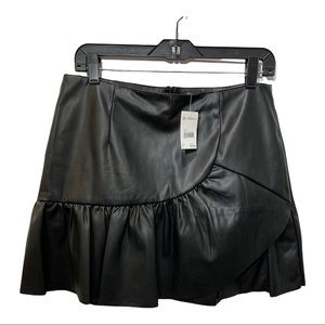 VERSONA BLACK FAUX LEATHER CROSSOVER PLEAT MINI SKIRT RUFFLED TRIM SIZE LARGE